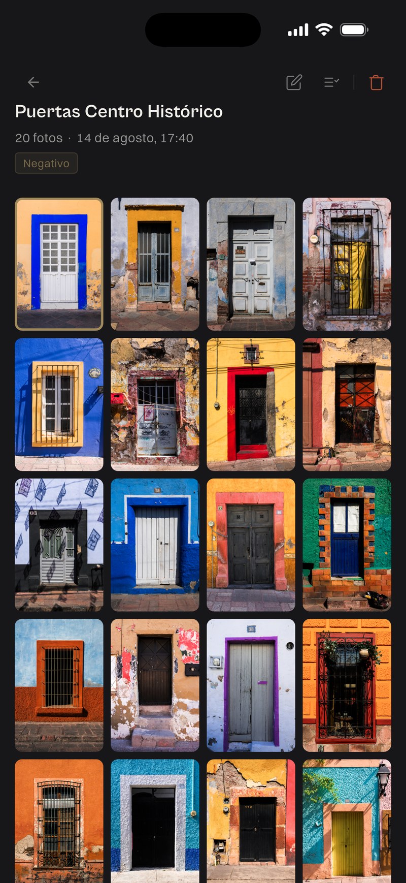 Un rollo revelado de puertas pintadas en Querétaro, disparado a 35 mm